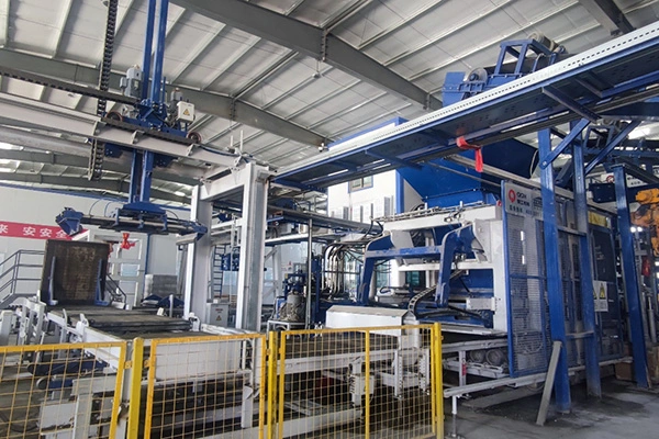 Полностью автоматическая машина для производства негорючего кирпича