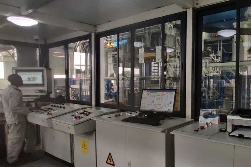 Машина для производства блоков с замковым соединением