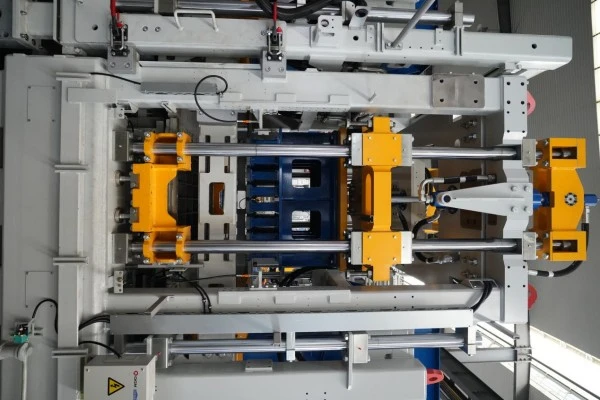 Полностью автоматическая машина для изготовления блоков