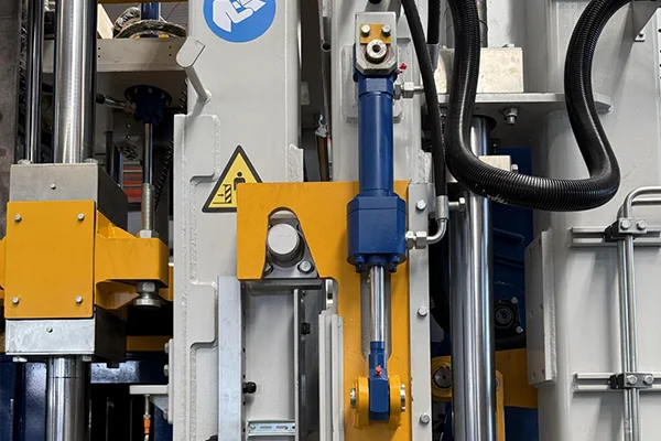 Полностью автоматическая машина для производства кирпича