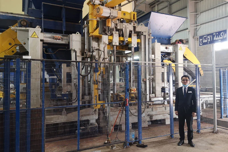 Машина для производства больших досок с одним поддоном