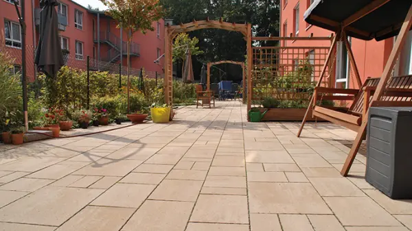 Машина для производства больших досок с одним поддоном